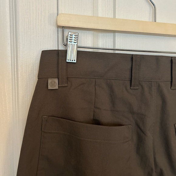 lululemon Relaxed-Tapered Twill Trouser Cropped Sz. 30 - Picture 8 of 11